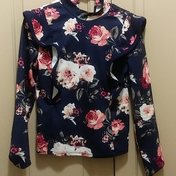 ROMWE Tops - ROMWE Slim Fit Ruffled Top